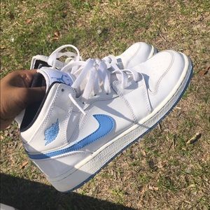 Air Jordan 1 Mid White / Legend Blue